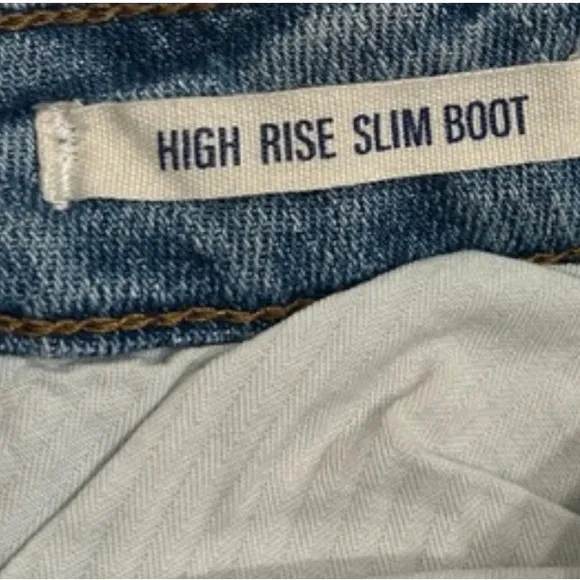 Wrangler High Rise Retro Slim Boot Cut Jeans | Light Blue Wash | Size 28 x 30
