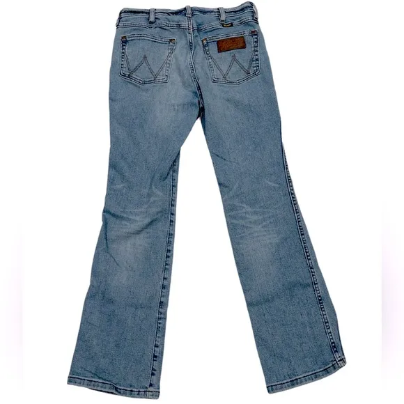 Wrangler High Rise Retro Slim Boot Cut Jeans | Light Blue Wash | Size 28 x 30