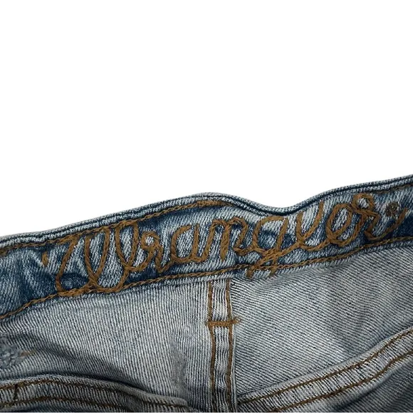 Wrangler High Rise Retro Slim Boot Cut Jeans | Light Blue Wash | Size 28 x 30