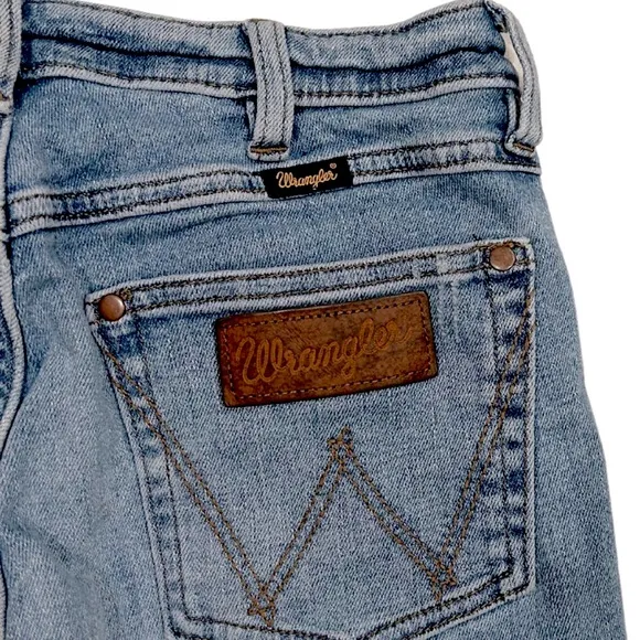 Wrangler High Rise Retro Slim Boot Cut Jeans | Light Blue Wash | Size 28 x 30